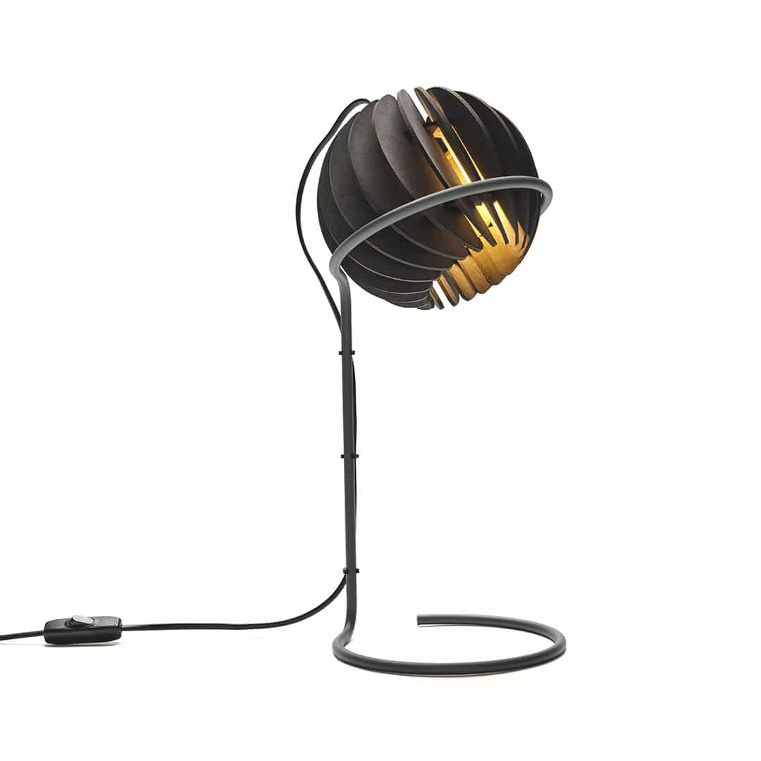 Atmosphere bureaulamp - bureaulamp in de kleur Black van Van Tjalle en Jasper