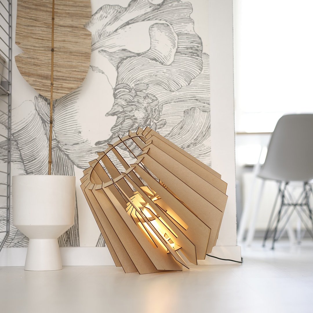 Spot - nik XL vloerlamp - hout in de kleur Naturel van Van Tjalle en Jasper